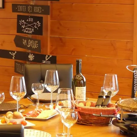 L'eclipse -12p, Vue Au Pied Des Pistes Et Σαλέ