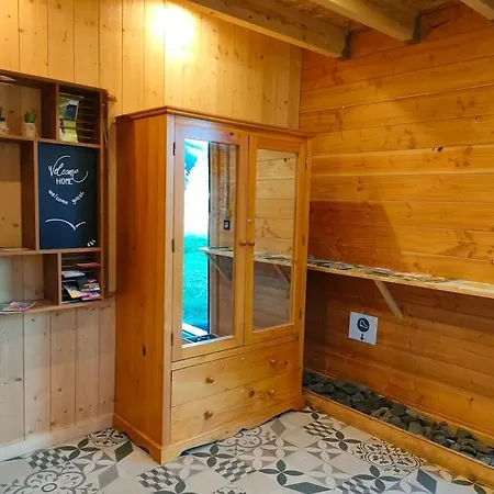 L'eclipse -12p, Vue Au Pied Des Pistes Et