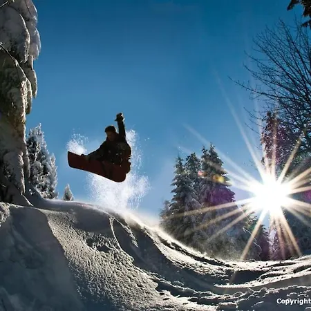 L'eclipse -12p, Vue Au Pied Des Pistes Et Σαλέ *