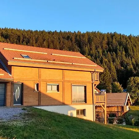 L'eclipse -12p, Vue Au Pied Des Pistes Et