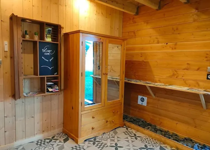 L'eclipse -12p, Vue Au Pied Des Pistes Et