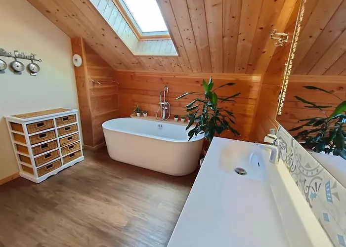 L'eclipse -12p, Vue Au Pied Des Pistes Et