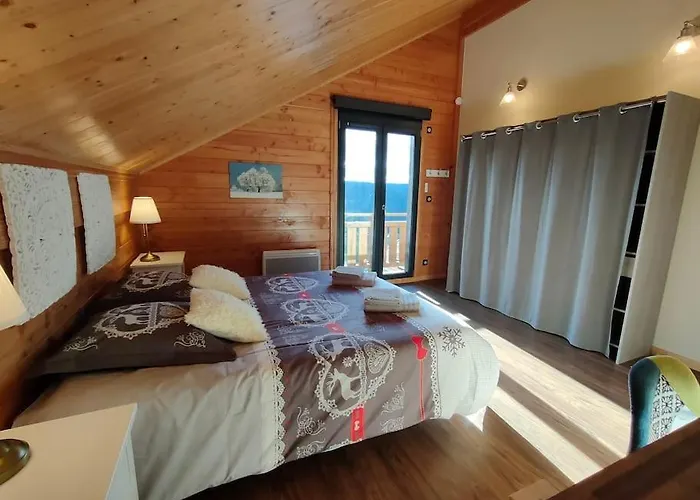 L'eclipse -12p, Vue Au Pied Des Pistes Et 샬레